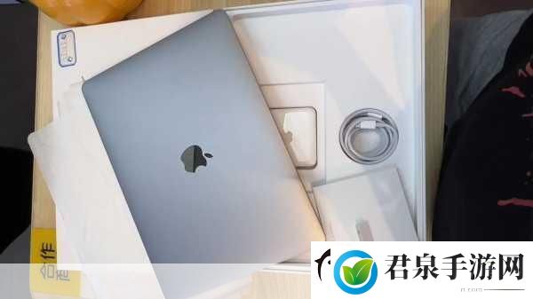 18岁MacBook