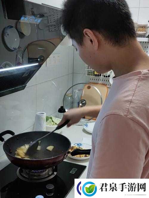 老公总在我做饭时抱我