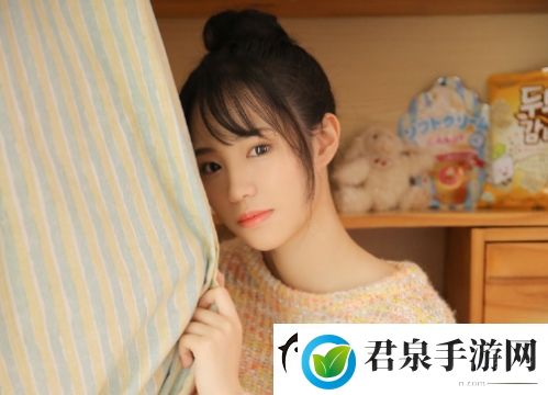 女方用嘴巴吃鸡的吉尼斯世界纪录挑战极限震惊全场，网友：这也太疯狂了！