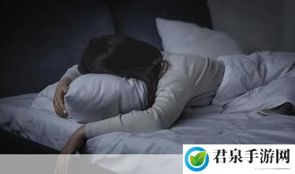 男女晚上睡不着啦啦啦啦凌晨5点，1. 深夜失眠，男女共同面对的难题